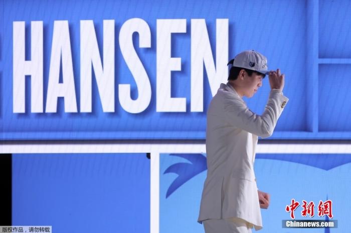 20岁生日终成现实:杨瀚森以第16顺位登陆NBA,身