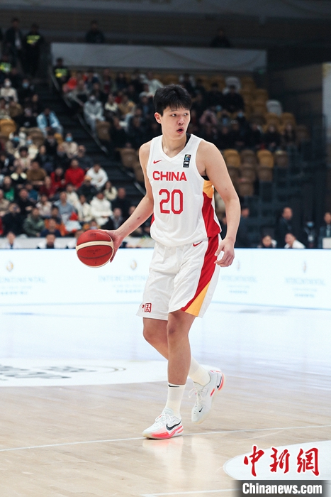 20岁生日终成现实:杨瀚森以第16顺位登陆NBA,身