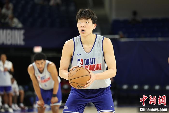 20岁生日终成现实:杨瀚森以第16顺位登陆NBA,身